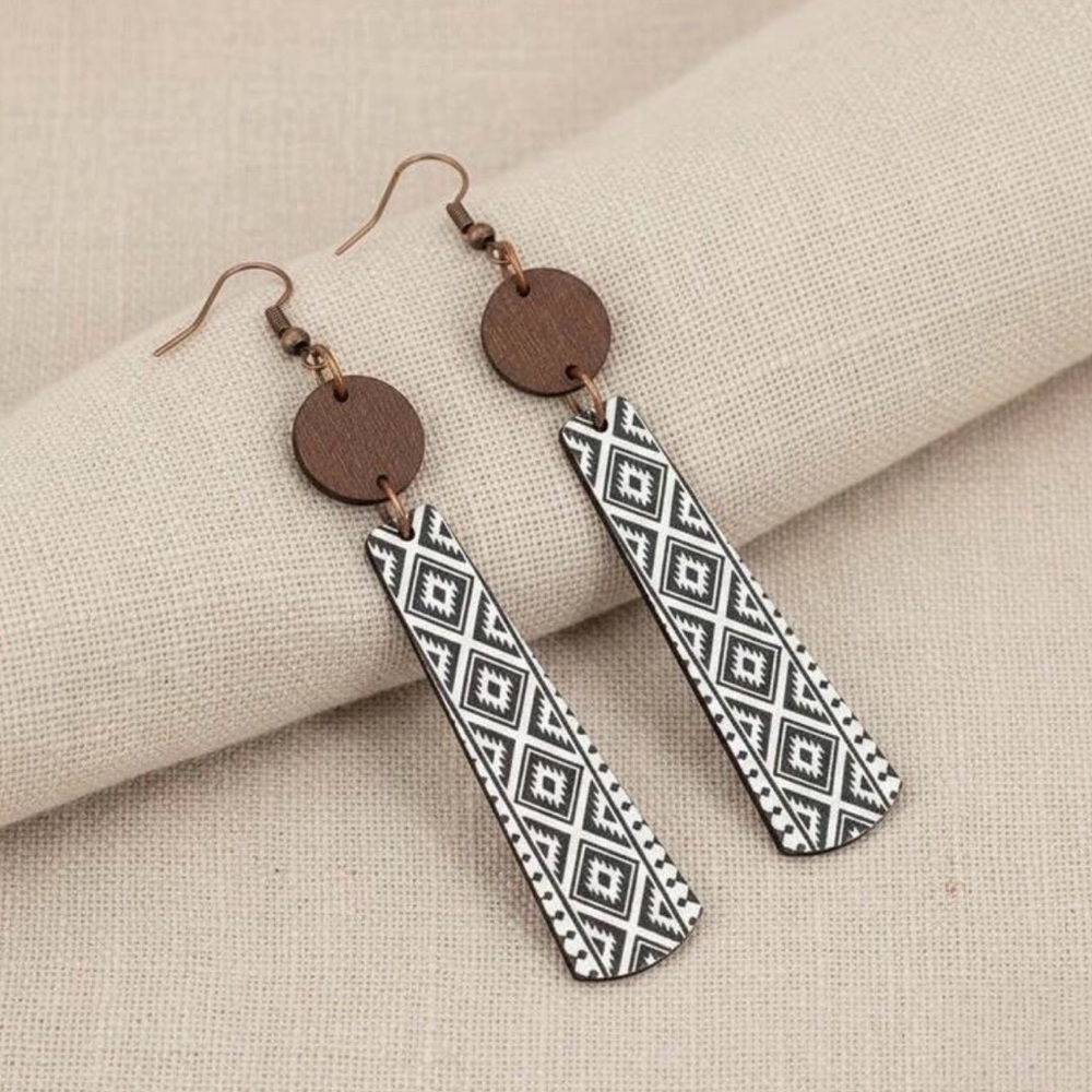 NWOT Geometric Patterned Earrings in Black and Brown